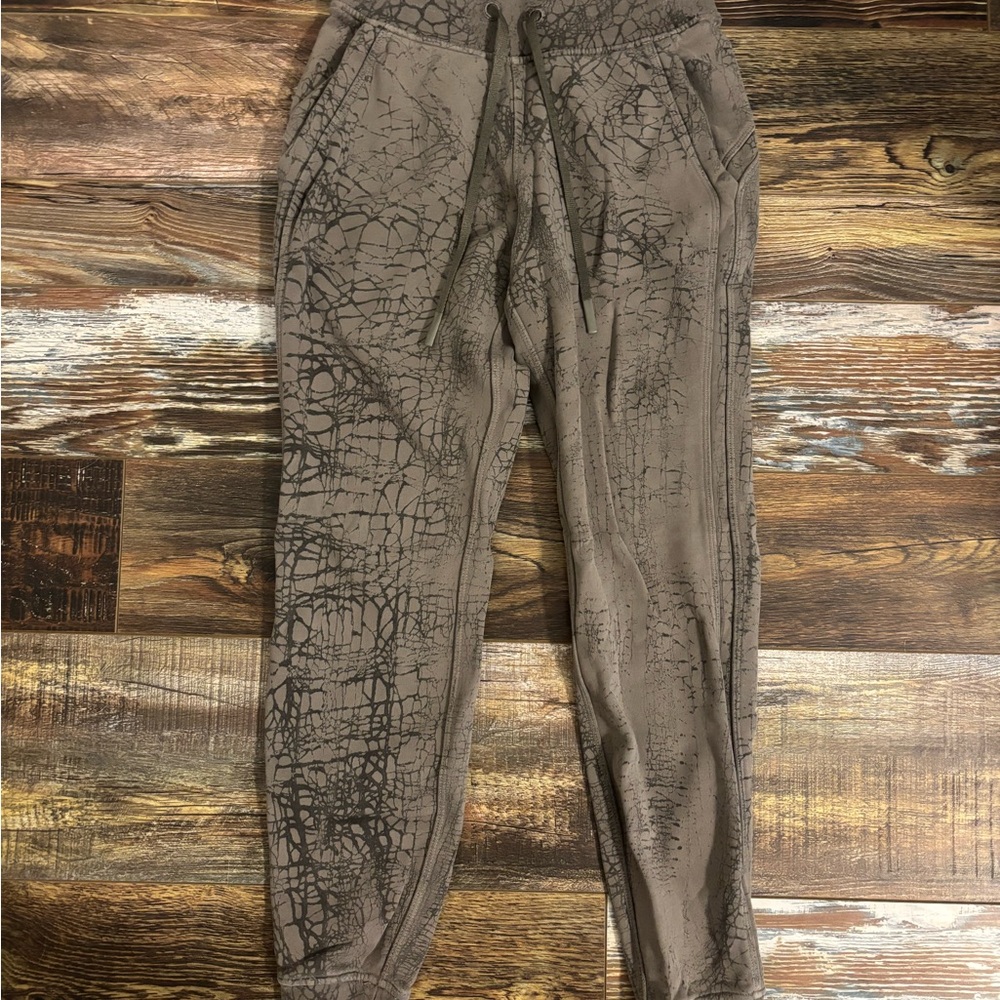 Lululemon Women's Sweatpants Size 0 Green Cool Pattern